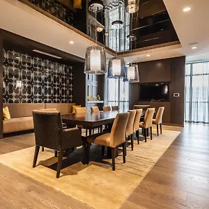 Life Loft - Cn Tower Hotel